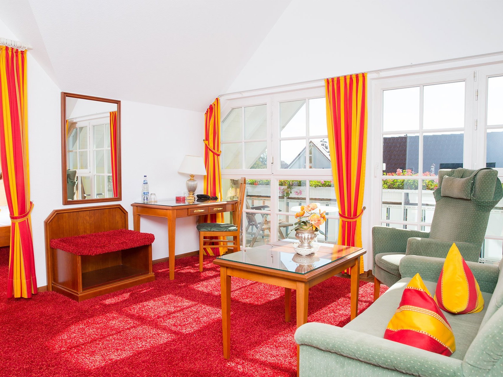 Junior-Suite mit seitlichem Seeblick des Hotels Seeperle am Bodensee.