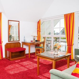 Junior-Suite mit seitlichem Seeblick des Hotels Seeperle am Bodensee.
