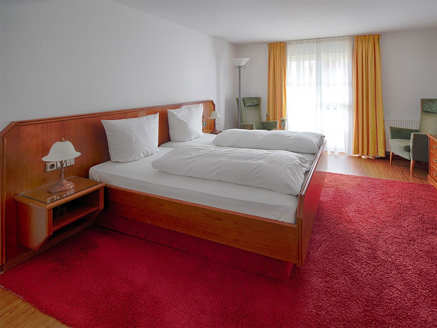 Doppelzimmer Kategorie 1 mit Seeblick des Hotels Seeperle am Bodensee.