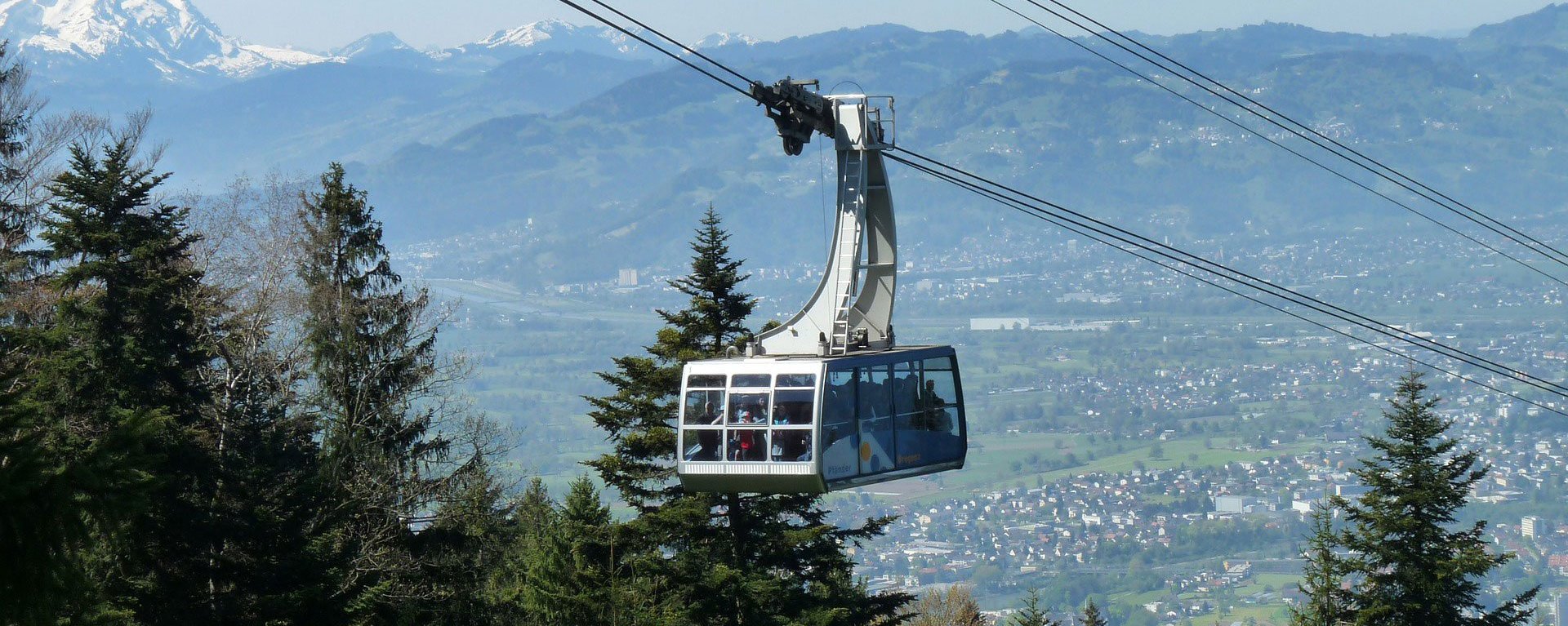 Nahaufnahme der Seilbahn am Pfänder am Bodensee.